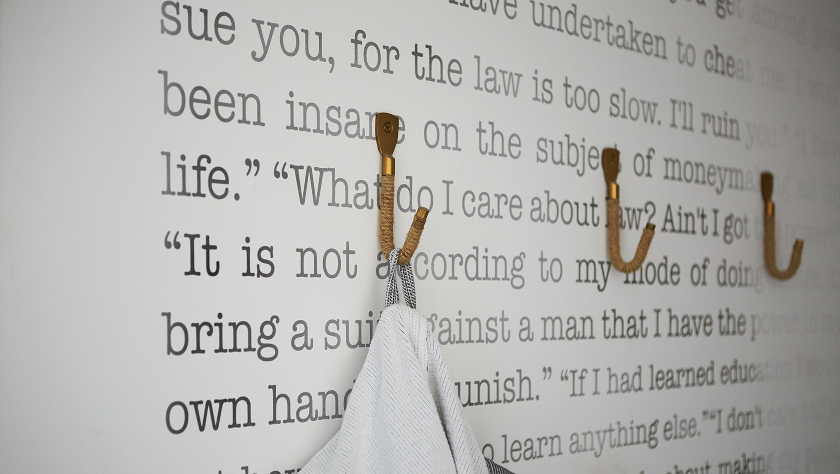 guestroom bath wall detail