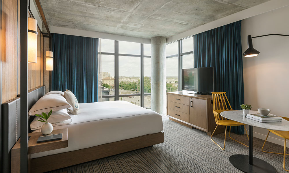 ADA Corner King w/ Roll in Shower